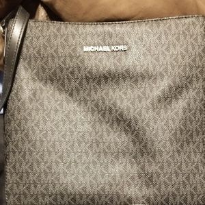 Michael kors crossbody